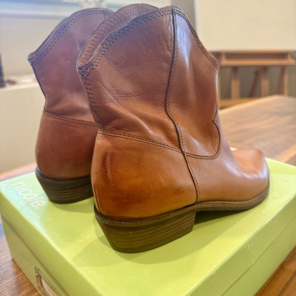 Nicole Western Style Ankle Bootie, Women’s Size 8. - Picture 8 of 9